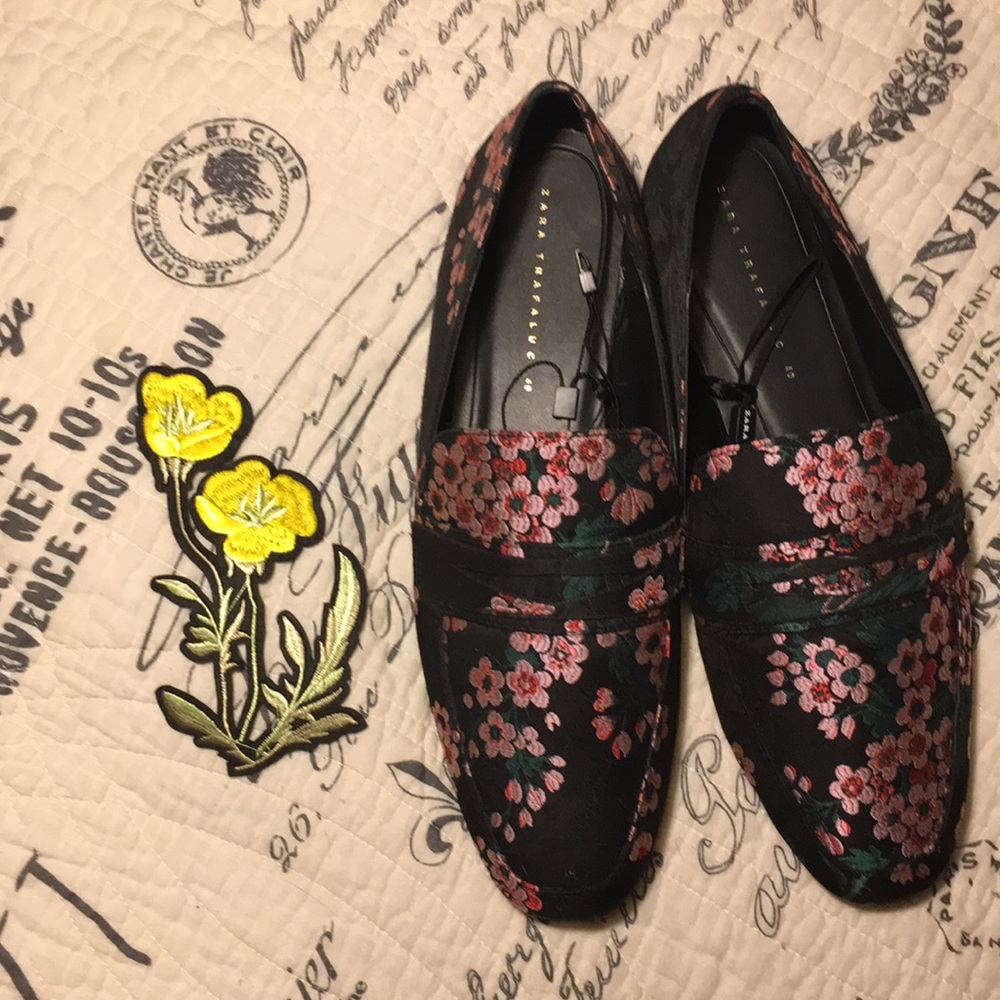 NWT Zara floral loafers